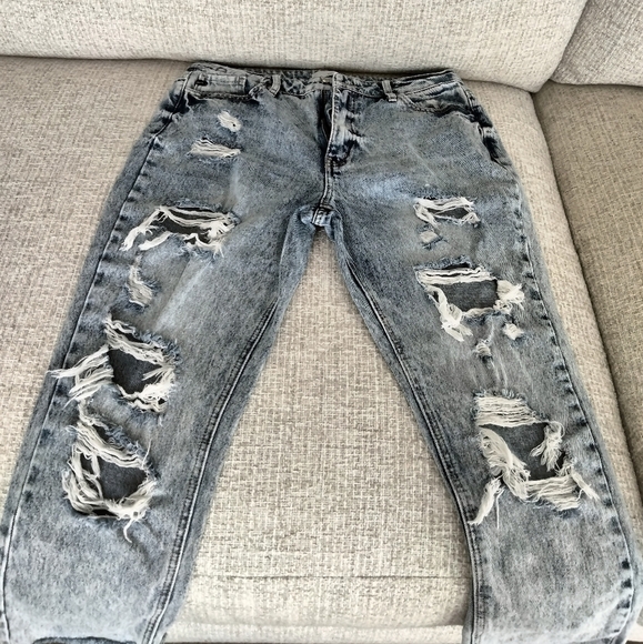 KanCan Amy High rise Fray Mom Fit Jeans - Picture 3 of 6